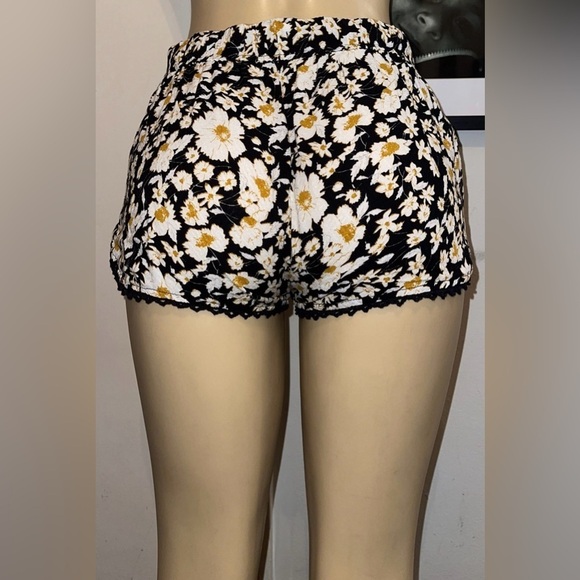 Urban Outfitters Ecote Heidi Tulip Runner Shorts – Small (Black, Yellow, White - Picture 5 of 10